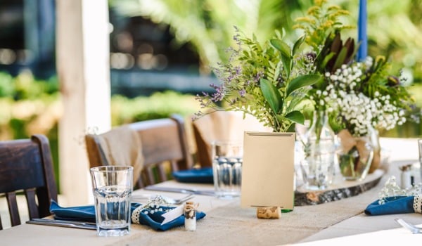 Festive Table Decor in Cream Kitchen