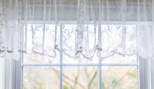 What type of curtain rod is best for heavy curtains with valance