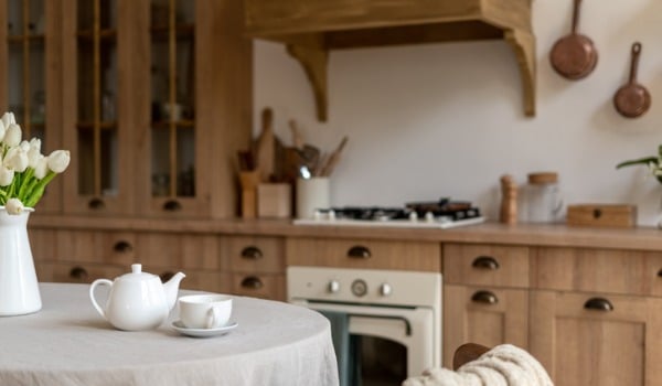 Neutral Table With Diamond-checked Accessories