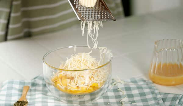Factors to Consider When Shredding Cheese Without a Grater